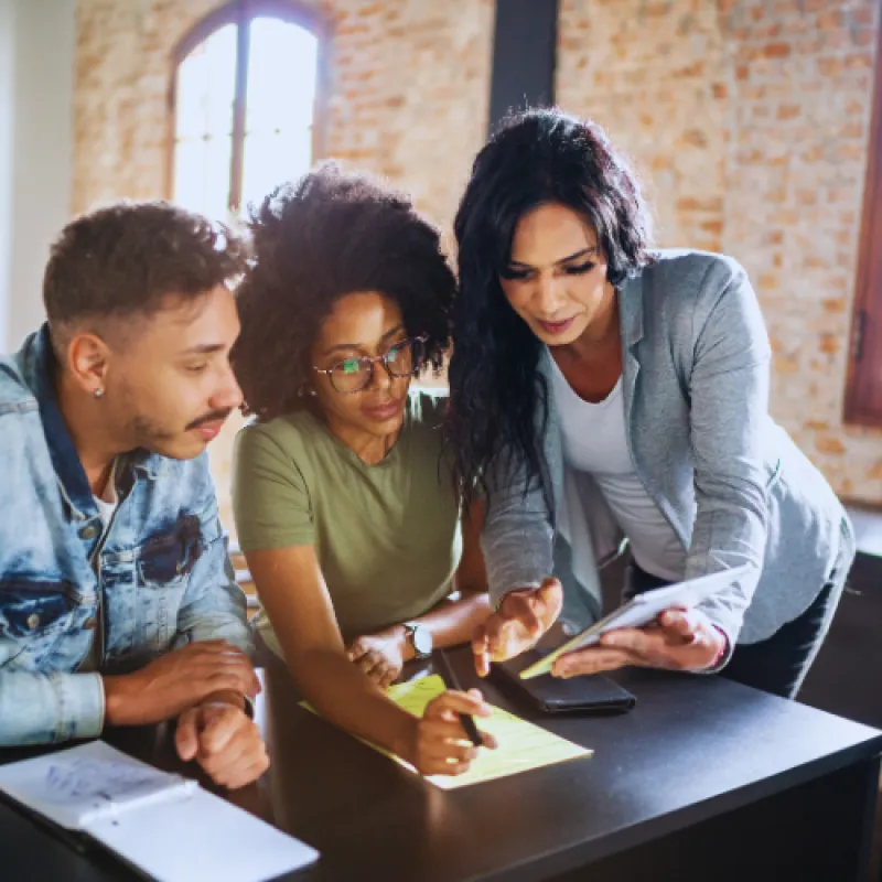 two students talking with a facilitator